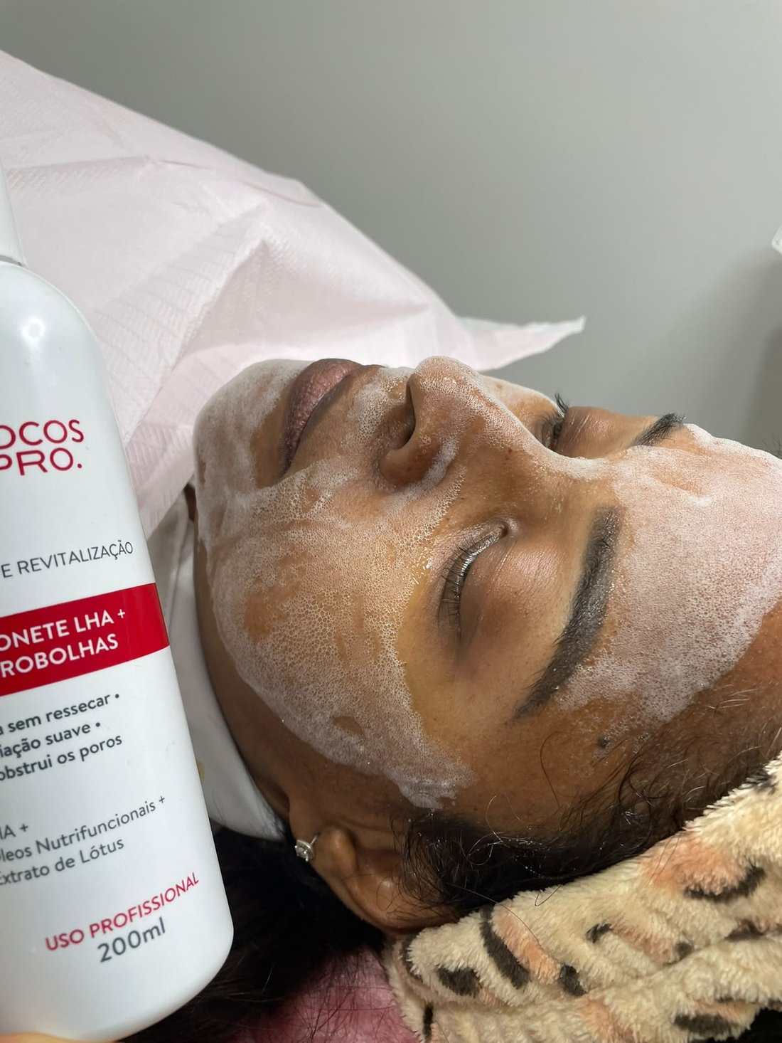 Cuidado facial com produtos profissionais
